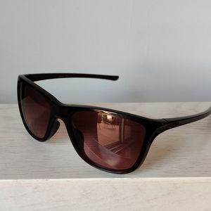 🇨🇦 Oakley Reverie cranberry sunglasses